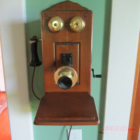 lot 86 image: Novelty Country Belle Radio