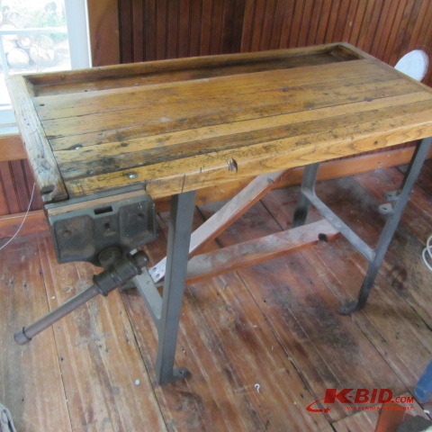 lot 101 image: Antique Carpenters Work Bench