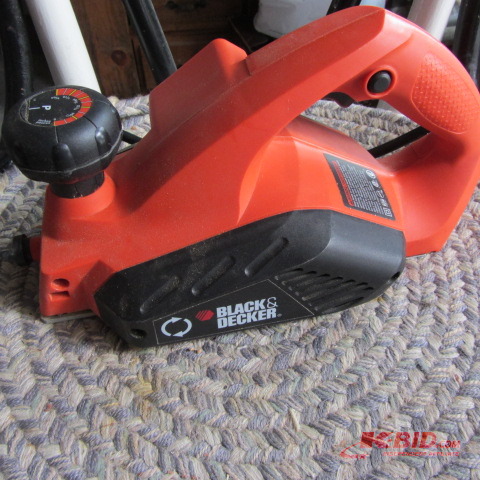 lot 104 image: B&D Hand Planer
