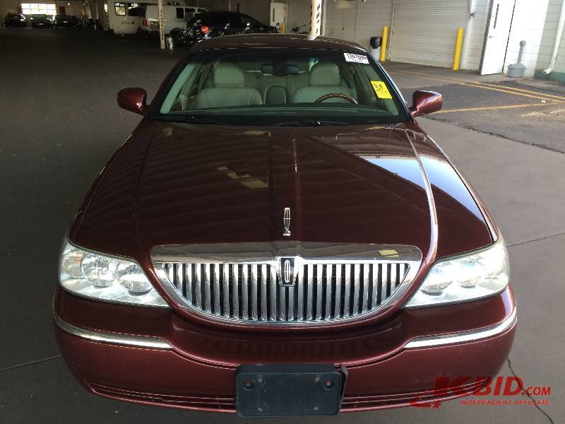 2003 Lincoln Town Car Signature