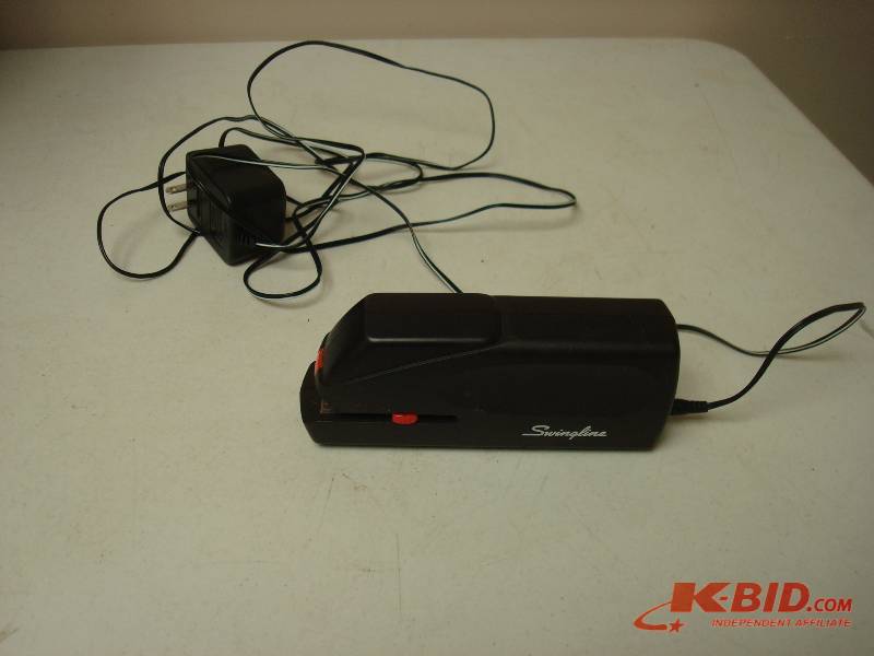 lot 15 image: Electric Stapler, Works Good