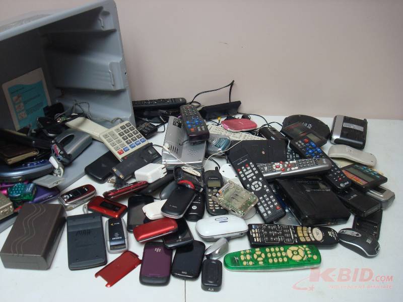 lot 20 image: Lot Of Remotes And Other Small Electronics, Used, Untested