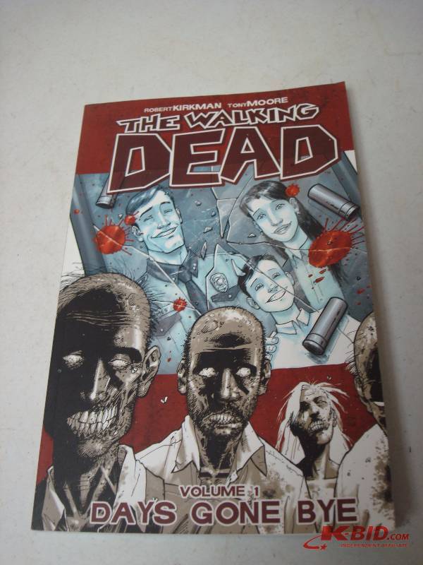 lot 52 image: Walking Dead Graphic Novel Comics - Vol 1 Days Gone Bye- Some Wear