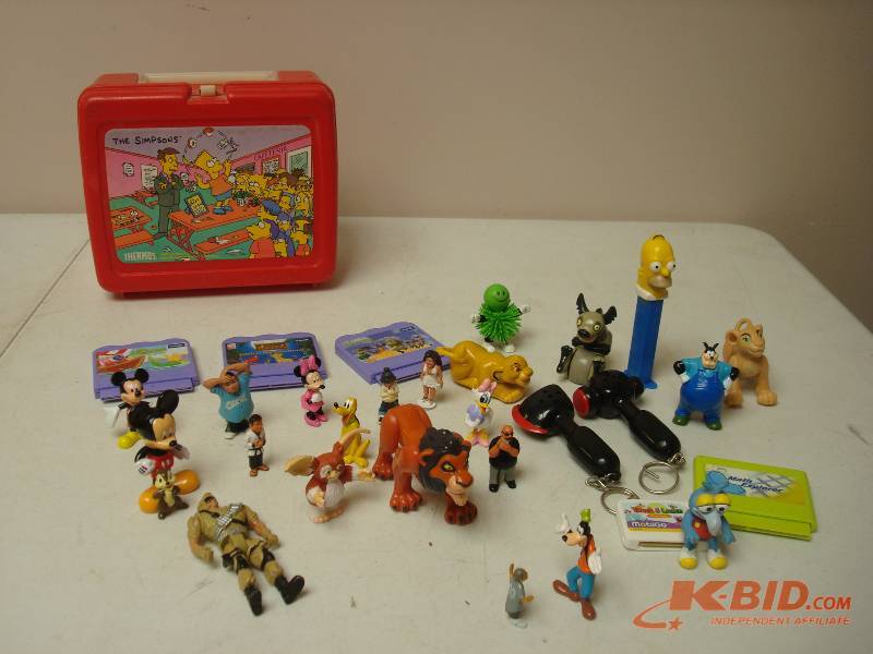 lot 56 image: Lunchbox Filled With Some Figures