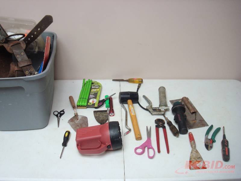 lot 95 image: Bin Filled With A Bunch Of Tools