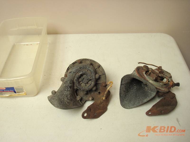 lot 99 image: Pair Of Old Car Horns, Lots Of Wear