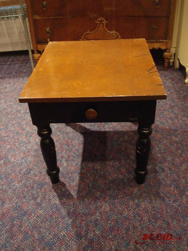 lot 109 image: End Table, Used, Has Wear