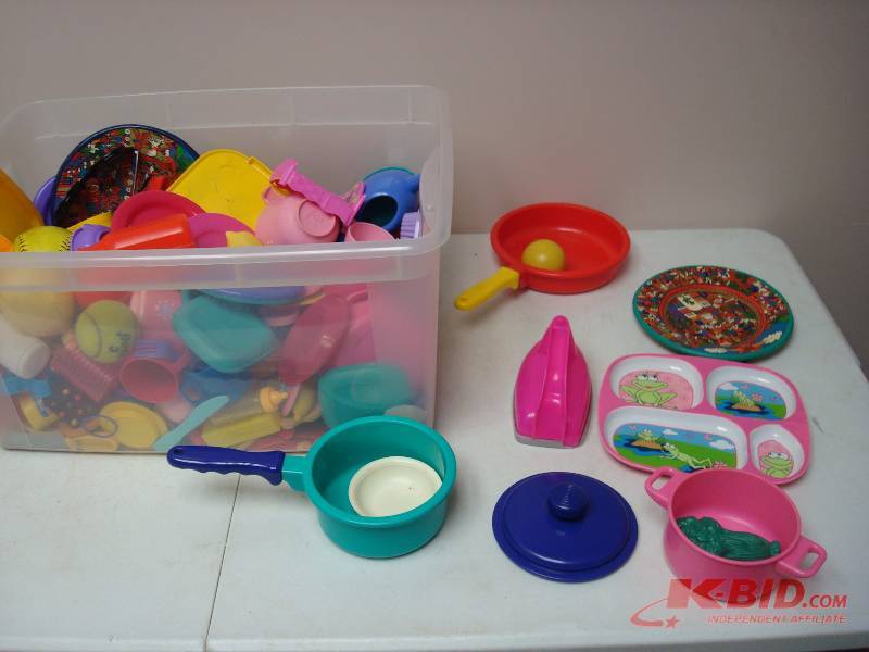 lot 117 image: Lot Of Kids Plastic Dish Toys, Used, Show Wear