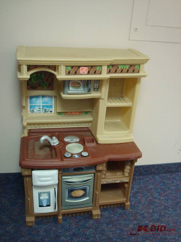 lot 120 image: Step 2 Kids Plastic Kitchen, Used, Some Wear
