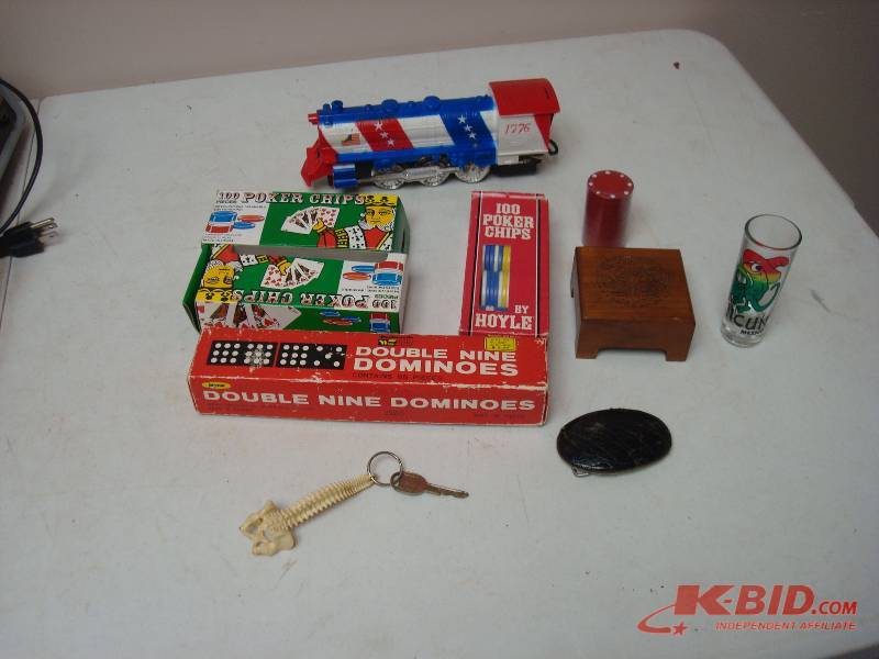 lot 121 image: Mixed Lot Of Items, Poker Chips