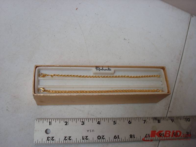 lot 129 image: Gold Tone Costume Bracelet
