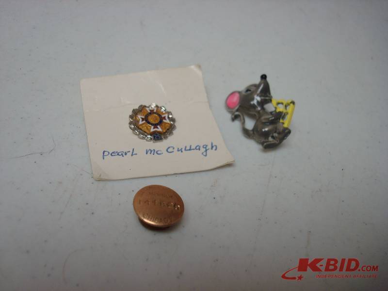 lot 131 image: Lot Of Pins