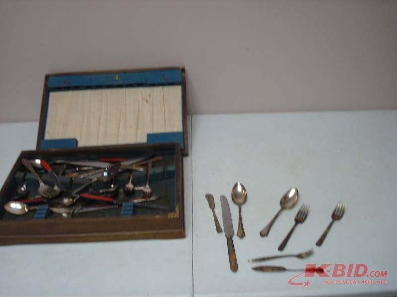 lot 142 image: Lot Of Silverware, Lot Of Wear To Box, Some Silver Plated
