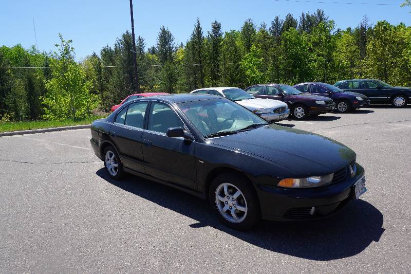 lot 12 image: 2002 Mitsubishi Galant LS 4 Door Sedan