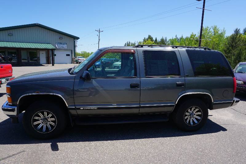lot 11 image: 1999 Chevrolet Tahoe LT 4 x 4 SUV