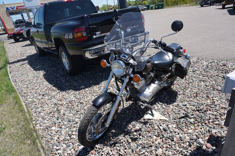 lot 7 image: 2001 Yamaha Virago 250 CC Motorcycle