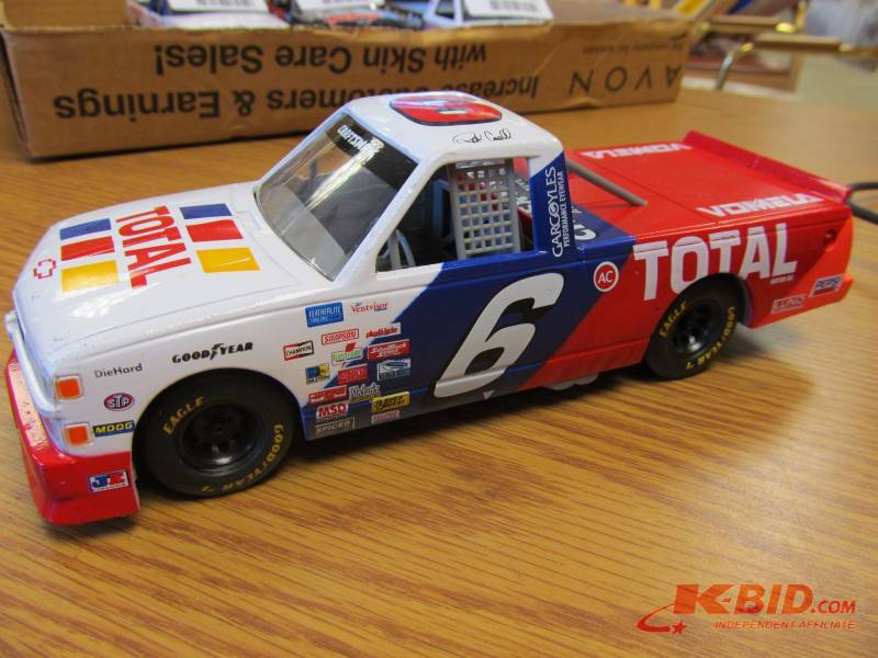 lot 22 image: Racing Champions 124 scale NASCAR Diecast Craftsman Truck Series Truck