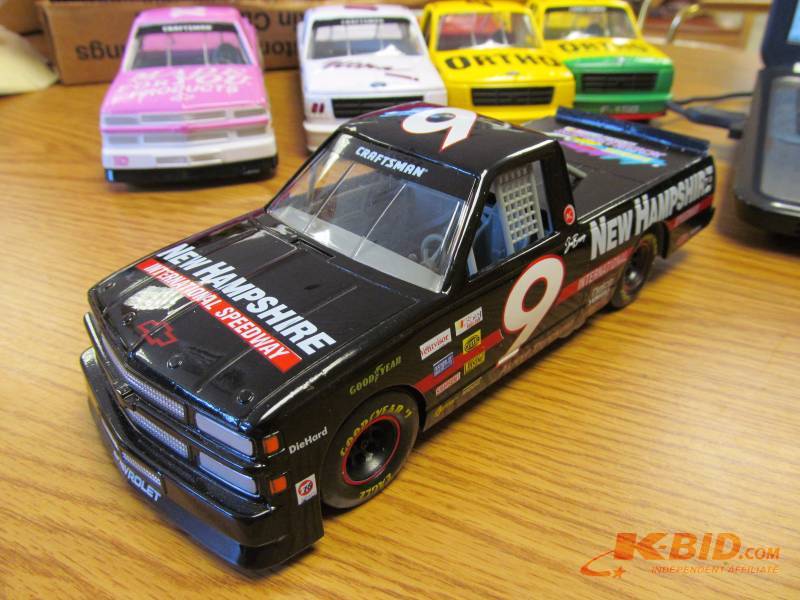lot 30 image: Racing Champions 124 scale NASCAR Diecast Craftsman Truck Series Truck
