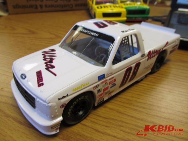 lot 32 image: Racing Champions 124 scale NASCAR Diecast Craftsman Truck Series Truck