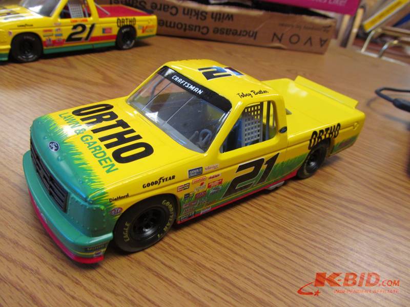 lot 34 image: Racing Champions 124 scale NASCAR Diecast Craftsman Truck Series Truck