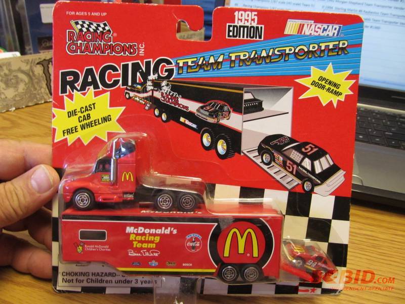 lot 46 image: Racing Champions 187 scale (HO scale) Team Transporter