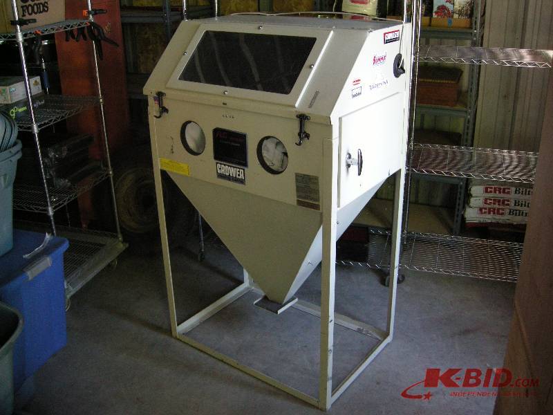 lot 1 image: Sandblasting Cabinet