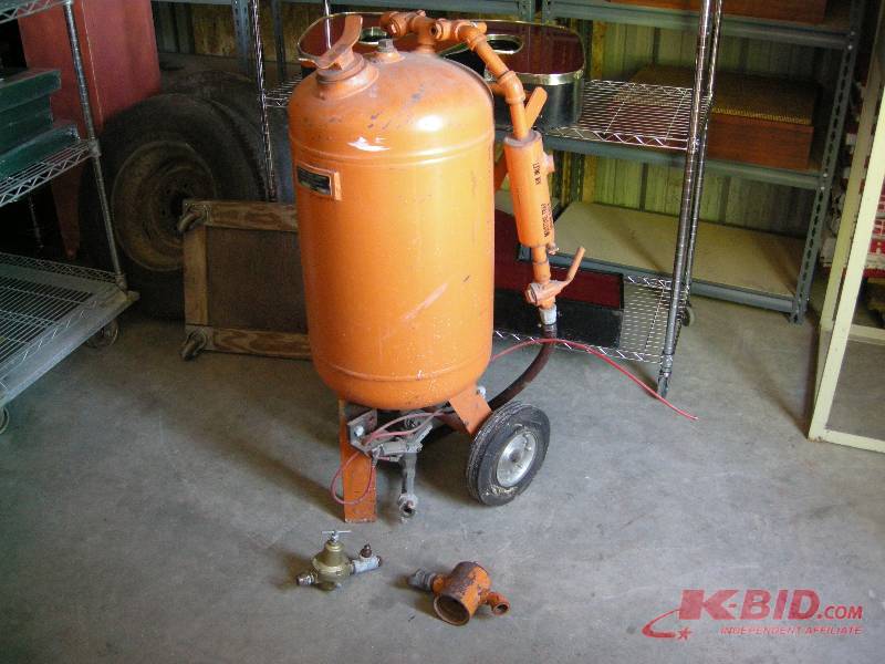 lot 2 image: Heavy Duty Sandblaster