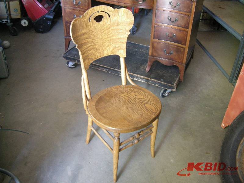 lot 12 image: Antique oak chair