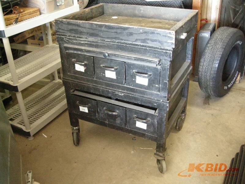 lot 18 image: Rolling Tool Cabinet