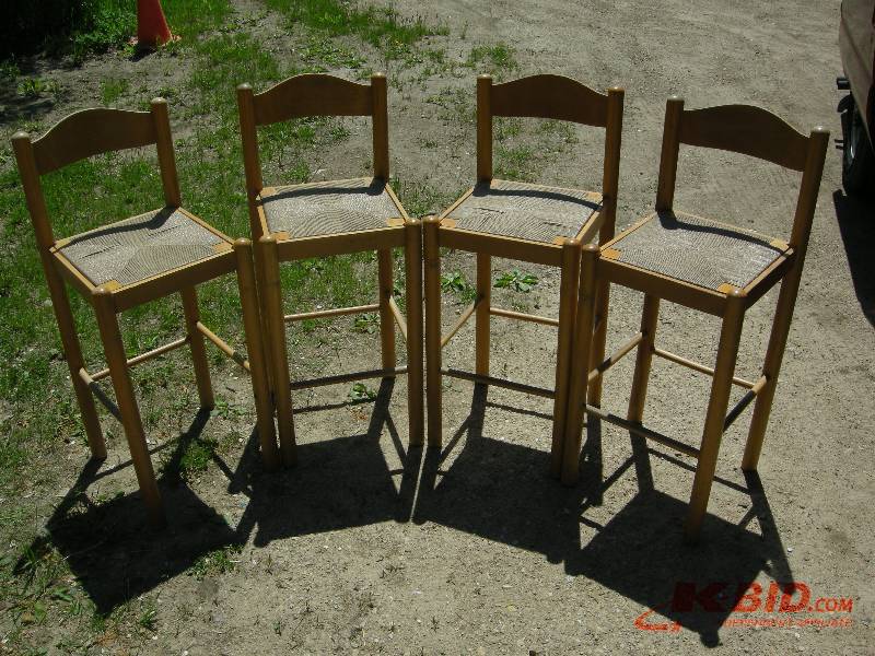 lot 22 image: 4 wooden stools