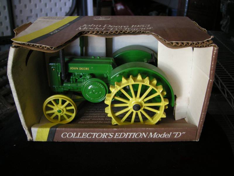 lot 30 image: Ertl John Deere Tractor