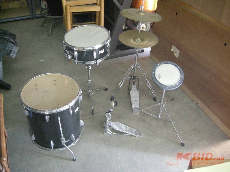 lot 39 image: Rhythm Art drum set
