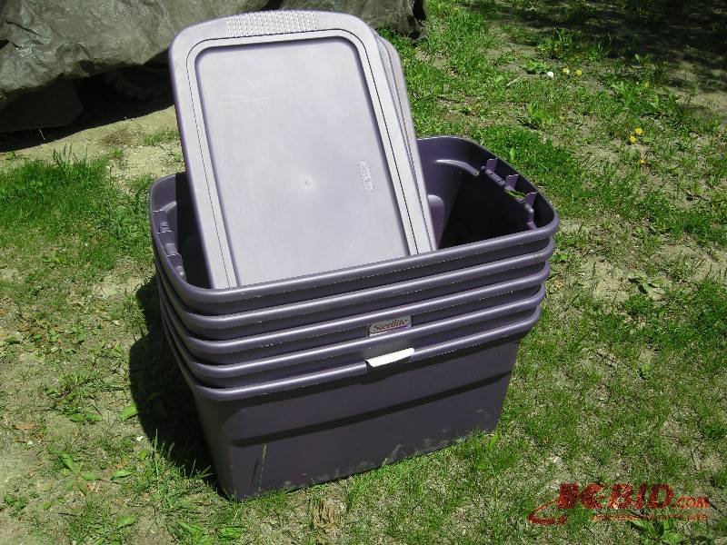 lot 40 image: 5 large Sterlite Totes