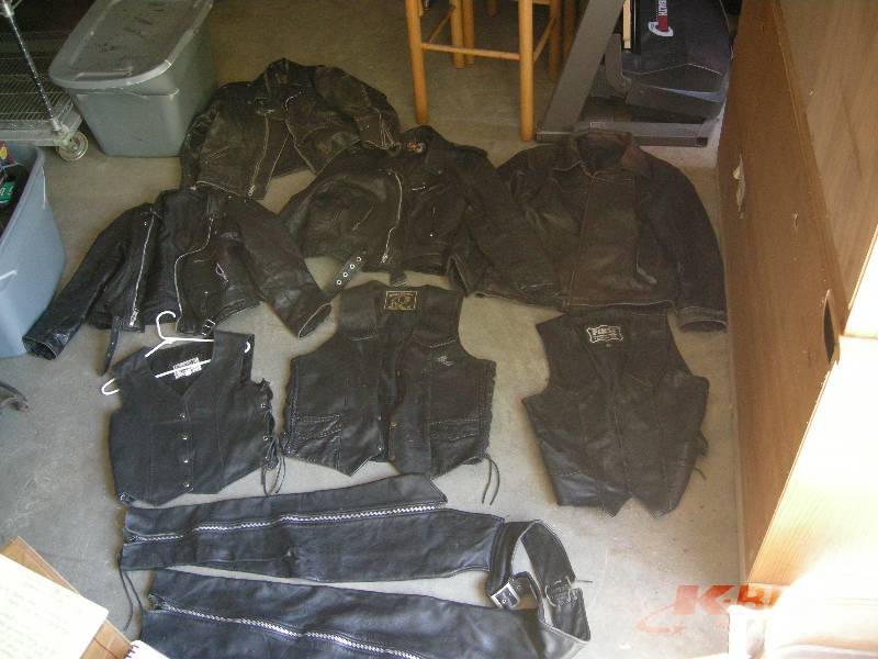 lot 45 image: Group leather biker wear