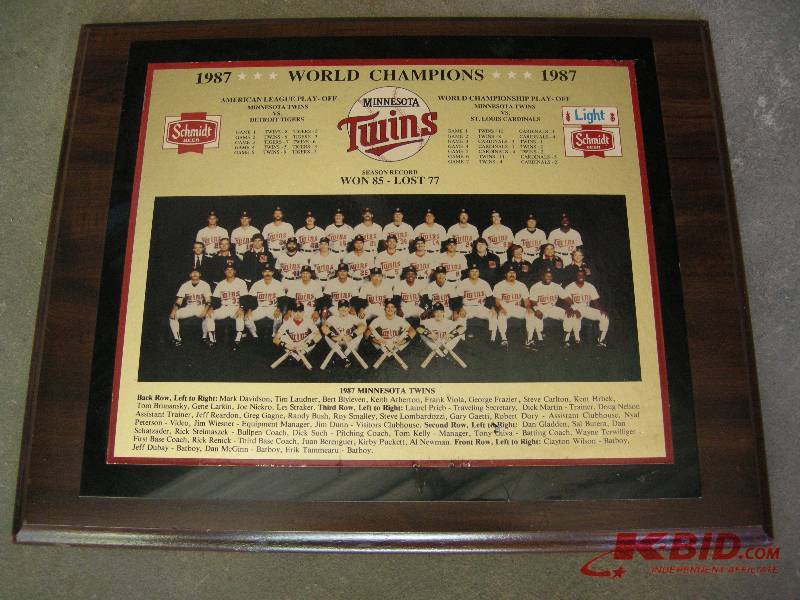 lot 50 image: 1987 TwinsSchmidt Beer plaque