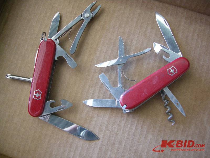 lot 53 image: 2 Victorinox Swiss Army Knives