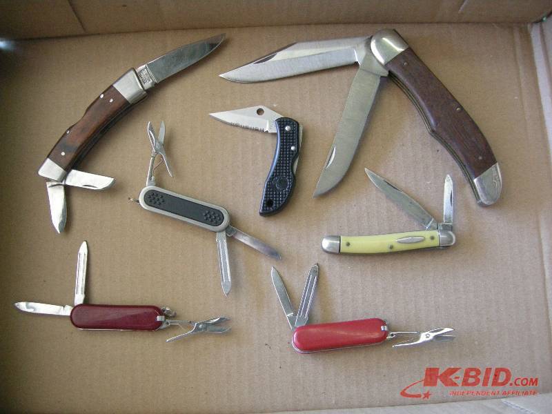 lot 62 image: 7 misc pocket knives