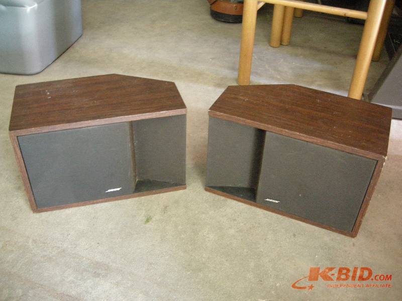 lot 73 image: Vintage Bose speakers