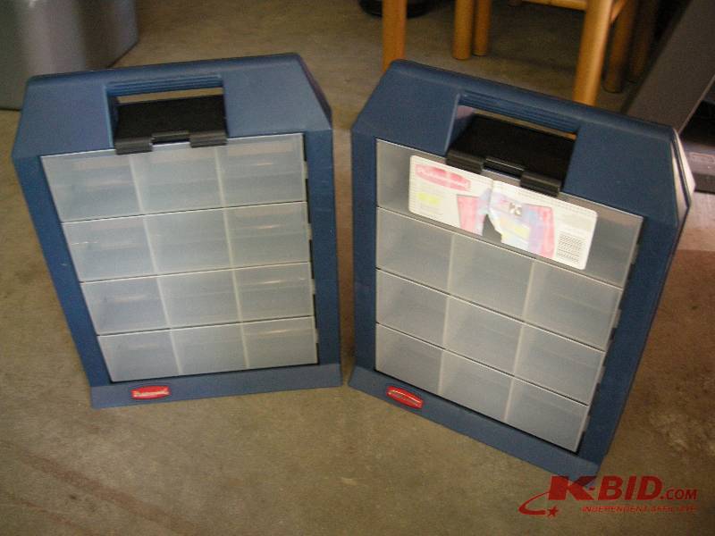 lot 81 image: 2 Rubbermaid organizers