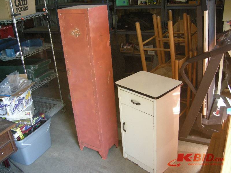 lot 84 image: 2 metal cabinets