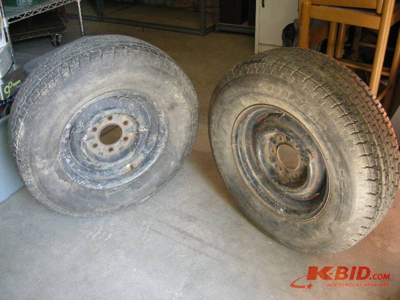 lot 85 image: 2 Goodyear tires on rims