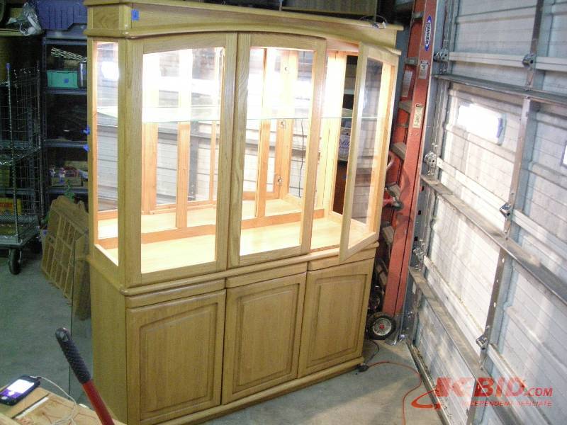 lot 6 image: Modern Oak Hutch
