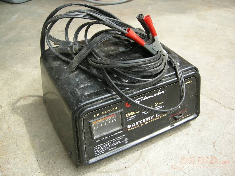 lot 24 image: Schumacher Battery Charger