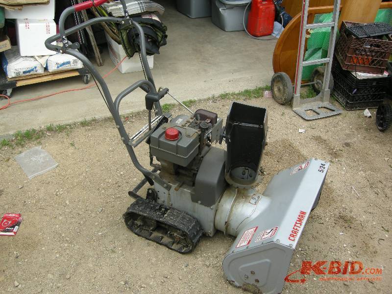 lot 25 image: Craftsman Snowblower