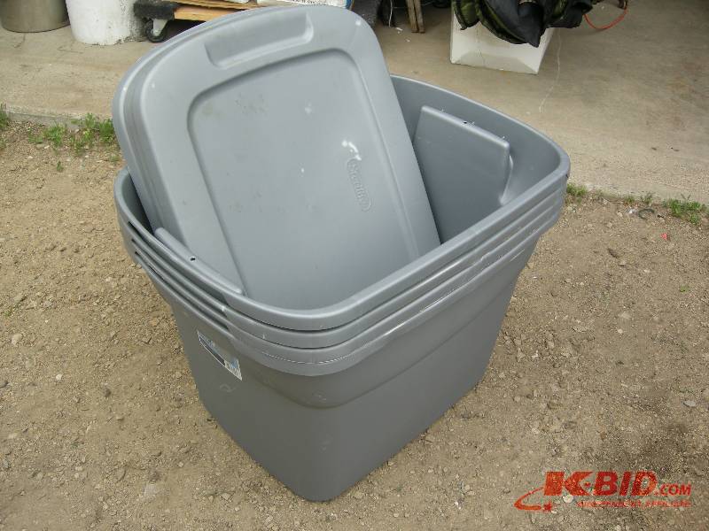 lot 44 image: 4 Sterlite Totes