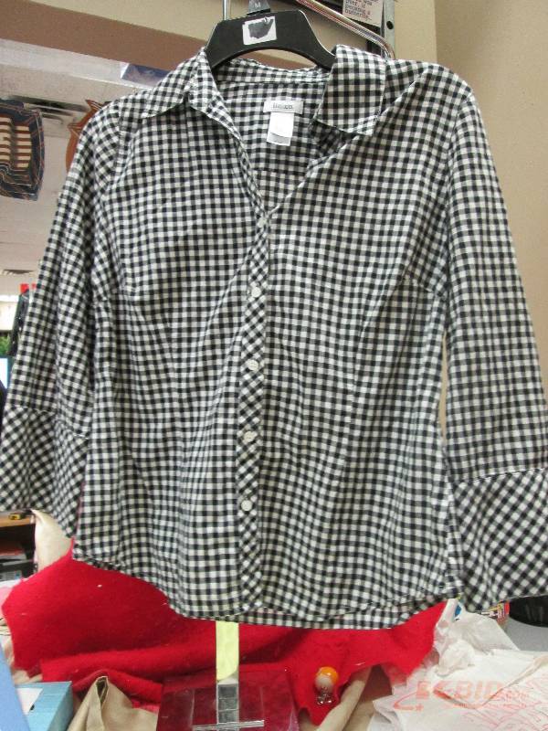 Liz and Co long sleeves size medium...