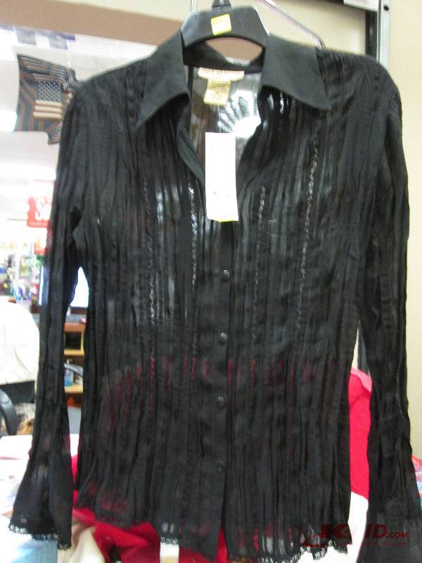 Notations  long sleeves size small...