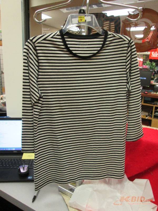 Relativity long sleeves size Small...