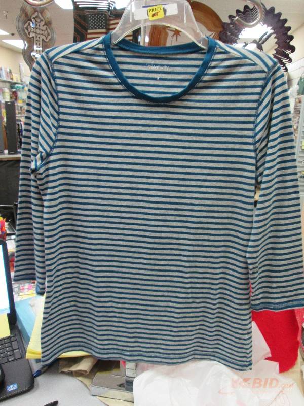 Relativity long sleeves size Small...
