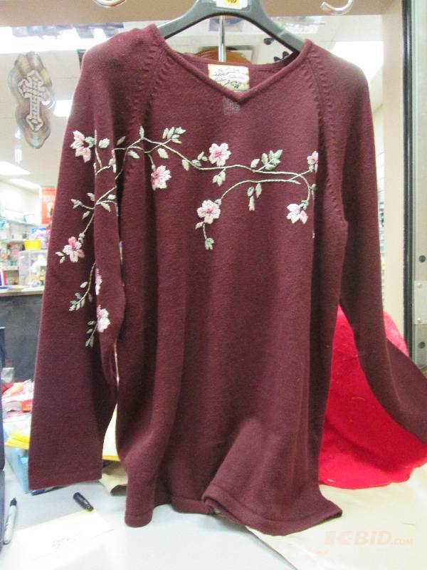 heirloom Collectibles size large...